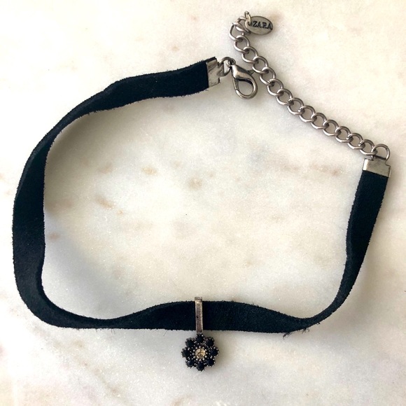 Zara choker necklace with flower pendant - Picture 1 of 2